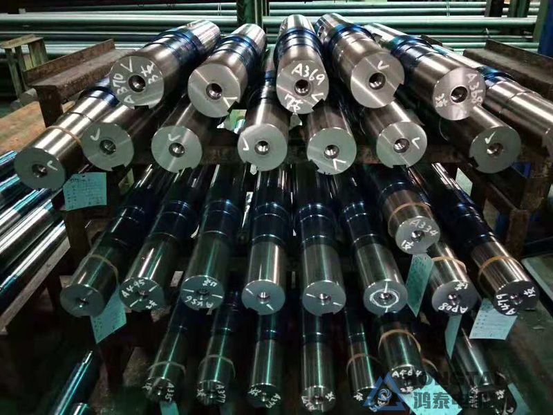 YB3-355L-4电机轴伸打螺纹孔定制